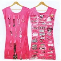 Lot 81 porte bijoux forme de robe, présentoire