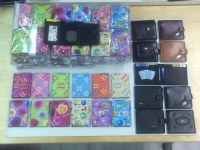 DESTOCKAGE D'UN LOT DE 9126 PORTE-MONNAIES ET PORTE-CARTES
