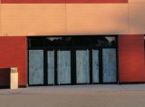 Menuiseries extérieures avec rideaux métalliques