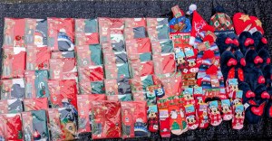 79 Articles Vêtements / chaussons / chaussettes / Bonnets Lumineux Adulte / Enfant Noel