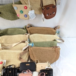 39 Articles de maroquinerie Sac à main - Porte-Carte Femme et Enfant
