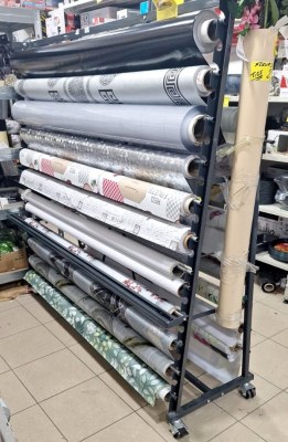 50 mètres linéaires de rayonnage de boutique