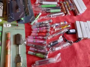 Lot de cigarettes électroniques plus accessoires
