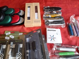 Lot de cigarettes électroniques plus accessoires