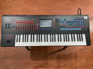 Rolands FANTOM-6 Keyboard Synthesizer