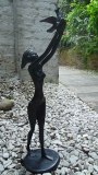 Statuette En Bronze (La Femme à la Colombe) Originaire du Burkina-Faso