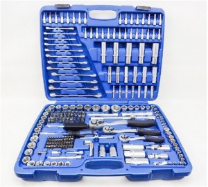 Recherche lot de mallete a outils.