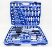 Recherche lot de mallete a outils.