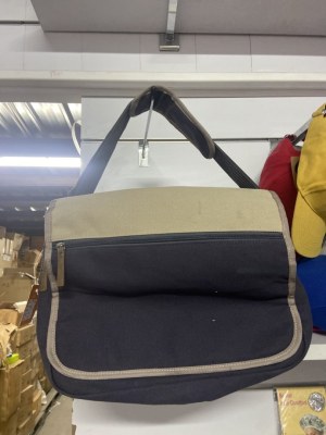 DESTOCKAGE : SACS EN BANDOULIÈRE NOIR ET BEIGE – 1 700 PIÈCES