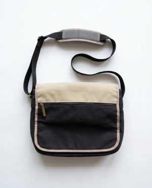DESTOCKAGE : SACS EN BANDOULIÈRE NOIR ET BEIGE – 1 700 PIÈCES