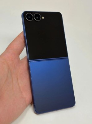 Samsung Galaxy Z Flip7 (SM-F766W) - 256GB Unlocked Blue