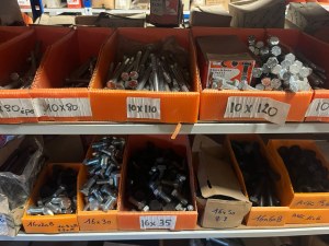 DESTOCKAGE – LOT COMPLET VISSERIE INDUSTRIELLE – ENVIRON 9 TONNES