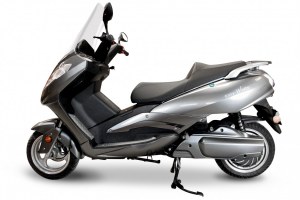 Maxi scooter électrique 125 cm³ 9000 watts équivalent 125cc - Autonomie 220 km - Vitess...