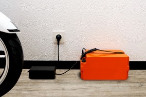 Scooter électrique équivalent 50 cc e-Opai 2400 watts - Autonomie 70 km/h - Vitesse max...