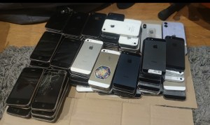 Lot 200 téléphones Iphone/Android