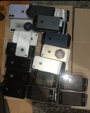 Lot 200 téléphones Iphone/Android