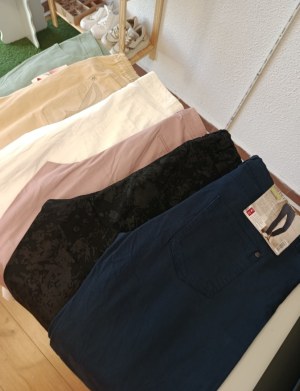 Lot 20 pantalons femme neufs – Tailles 34 à 48 – 4 € pièce