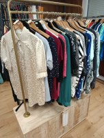 Lot 40 blouses femme neuves – 3,50 € l’unité – Tailles S à 3/4XL