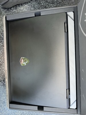 Titan 18 HX A14VIG | i9-14900HX | RTX 4090 | 32 Go | SSD 2 To | Ordinateur portable gaming