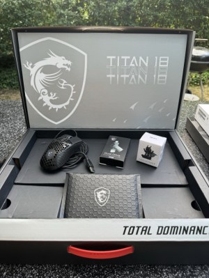 Titan 18 HX A14VIG | i9-14900HX | RTX 4090 | 32 Go | SSD 2 To | Ordinateur portable gaming