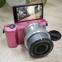 Sony Alpha a5000 Pink Mirrorless Digital Camera + 16-50mm Lens