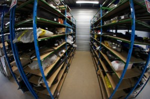 Déstockage Lot de 2800 pièces détachées neuves pour scooters