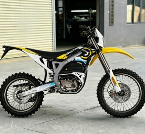 Nouvelle Surron Storm Bee : moto électrique tout-terrain professionnelle haut de gamme...