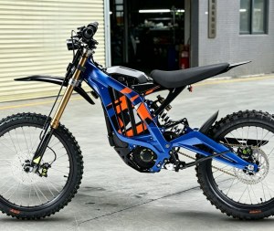 Nouvelle Surron Storm Bee : moto électrique tout-terrain professionnelle haut de gamme...
