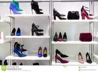 Déstockage chaussures femmes / 300 paires