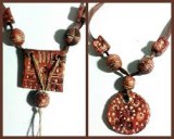 Des colliers,des bracelets et perles d'afrique