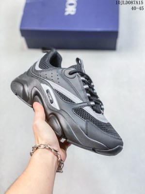 Vetement de marque ( bien lire la description avant de contacter)