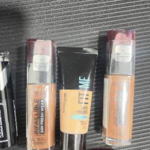 LOT MAQUILLAGE LOREAL MAYBELLINE TEINTE FONCE POUR AFRIQUE