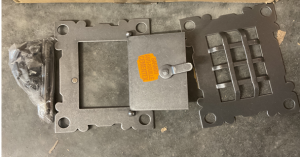 Trappe de porte métallique