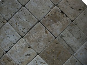 Travertin Beige Nuance 10x10 cm Épaisseur: 1 cm Qualité : Commercial Finition : Antique...