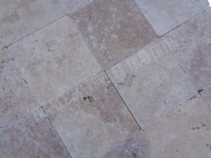 Travertin Beige Nuance 20x20 cm Épaisseur : 1,2 cm Finition : Antique & Vieilli Qualité...