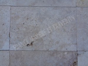 Carrelage travertin beige nuancé 40x60x2 cm rustique