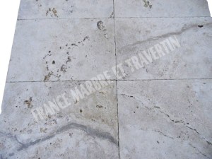 Carrelage travertin beige nuancé sablé grenaillé 40x60x3 cm rustique