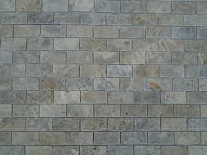 Travertin Silver Mosaïque 4,8x10 cm Qualité : Rustique Finition : Antique & Vieilli