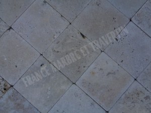Travertin Noce Rebouché 15x15 cm Épaisseur : 1 cm Qualité : Commercial Finition : Antiq...