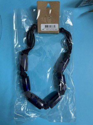 Lots de Bijoux .  Prix public de 12.95€ et 35€.  Plusieurs références : Pendentifs...