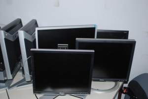 LOT INFORMATIQUE (ECRANS, CLAVIER, UNITÉS CENTRALES)