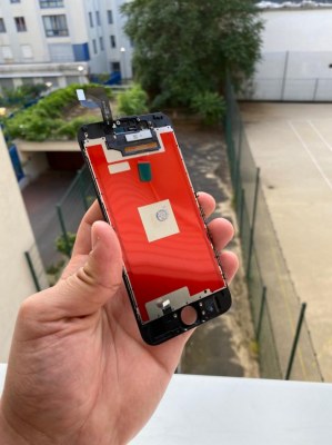 LOT DE LCD, BATTERIES, VITRES ARRIERES, CHASSIS, ECOUTEUR IPHONE