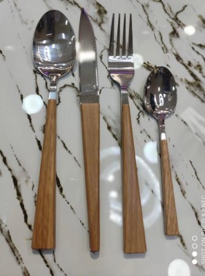 MÉNAGÈRE / COUVERT DE TABLE 24 PIÈCES EN BOIS/DORÉ OU ARGENTE