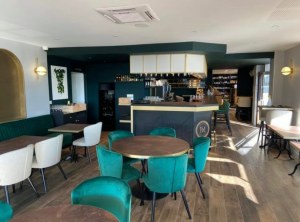 Chaise de restaurant- Banquette capitonnée sur mesure - Mobilier CHR- MobiKent