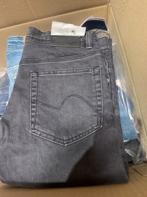 Destockage jeans et pantalon homme grande marque
