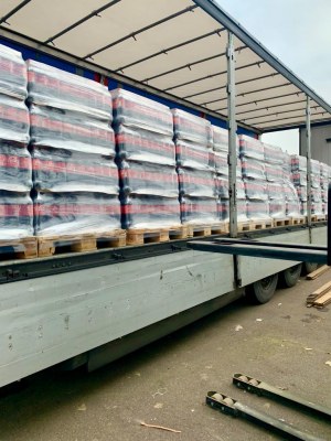 Camion dispo à la commande Canettes / bouteilles 1,5L ou 1,75L, Coca-Cola, Fanta