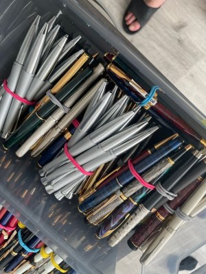 Stock de Stylo plume, roller et porte plume de luxe