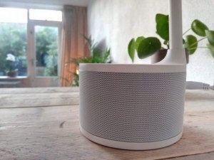 Lampe de bureau LED avec haut-parleur intégré , port USB et dimmer