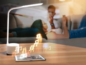 Lampe de bureau LED avec haut-parleur intégré , port USB et dimmer
