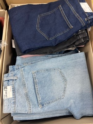 Destockage pulls et jeans femmes